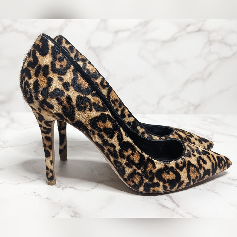 Like New! White House Black Market leopard print stilettos 7.5